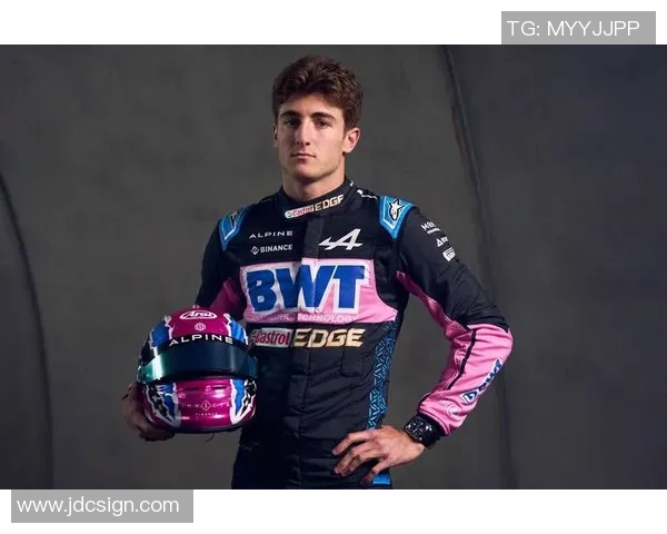 F1车队车手更替对赛季成绩与竞争格局的综合影响研究分析 F1车队车手更替对赛季成绩与竞争格局的综合影响研究分析